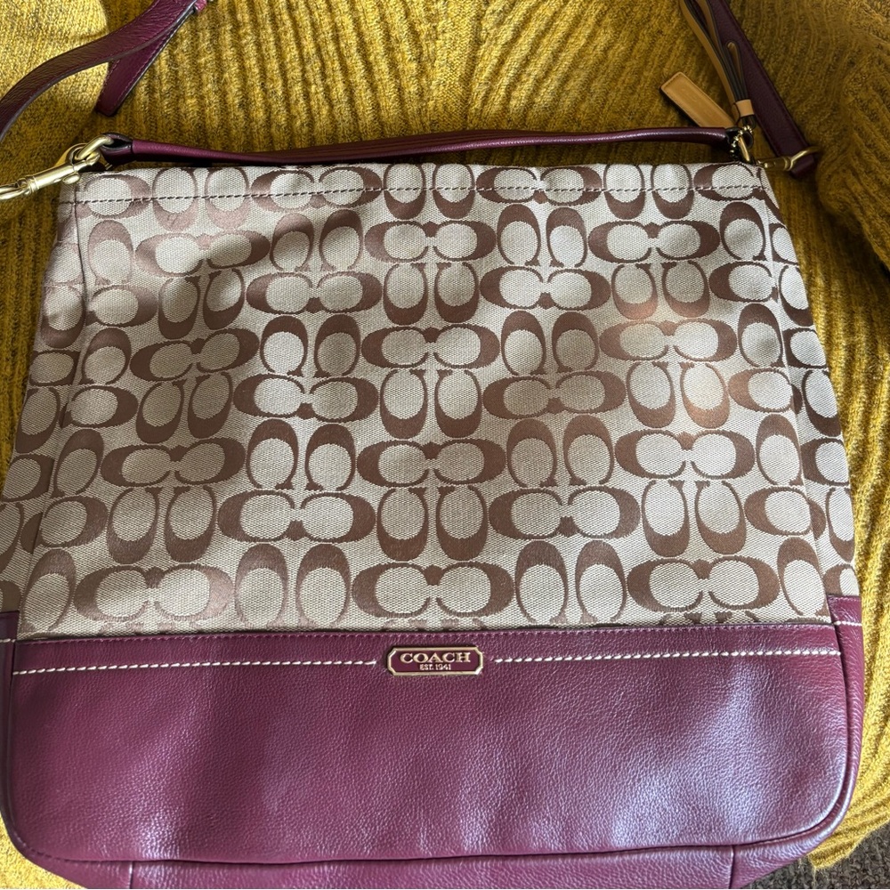 Coach Signature Bag in Burgundy and Beige